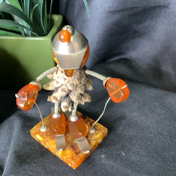 Vintage HTF Baltic Amber and pinecone skiing figure - Picture 3 of 8